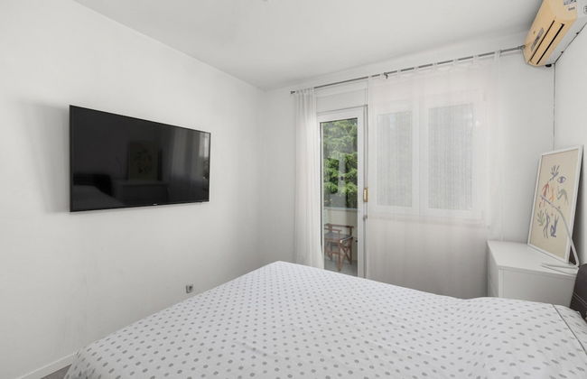 Premium Apartment With Patio - Photo 5