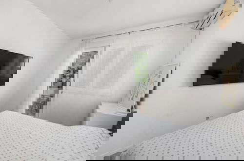 Foto 5 - Premium Apartment With Patio
