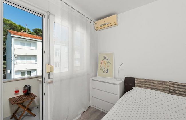 Premium Apartment With Patio - Photo 7