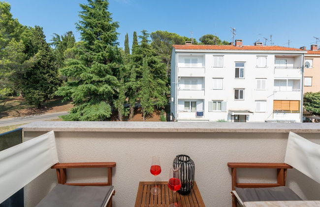 Premium Apartment With Patio - Photo 27