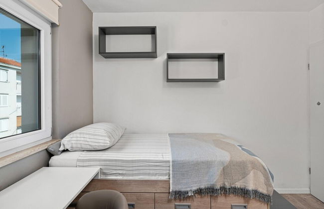 Premium Apartment With Patio - Photo 2