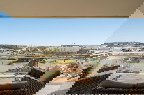 Photo 16 - Lagos Terrace With Pool by Homing