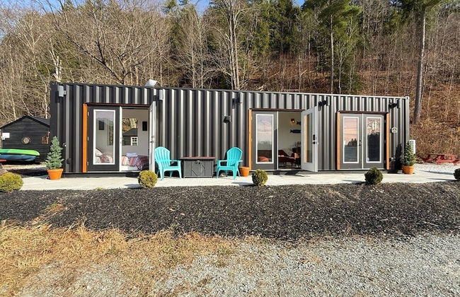 Zen Box Farm Brought to you by GetAway Vacations - Foto 1