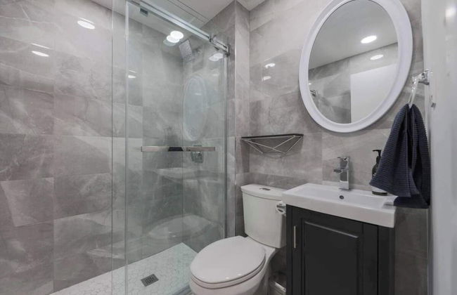 Casa Queen East - Modern 2BR Suite - Foto 14