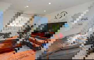 Foto 3 - Luxurious Ontario Townhouse Ideal Family Retreat