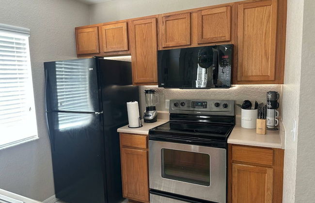 Charming Townhouse Near Disney - Foto 8