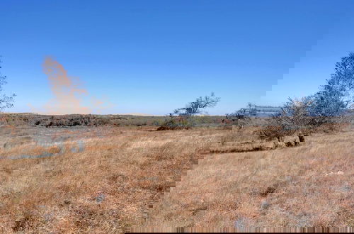 Foto 26 - Secluded Hill Country Getaway Stunning Views Fire Pit 15 Min to Main Street 12 Guests
