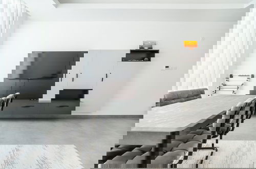 Foto 8 - Spectacular Modern Apartment With Front-line Sea Views and Roof Terrace