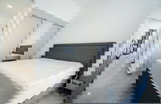 Foto 3 - Spectacular Modern Apartment With Front-line Sea Views and Roof Terrace