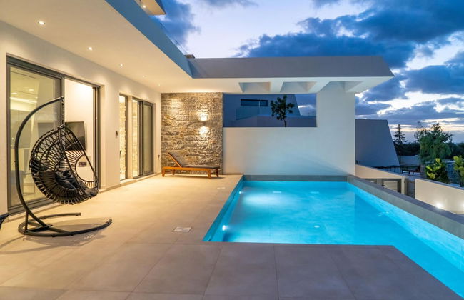 Aethra Deluxe Villa With Pool 700m From Beach - Photo 2