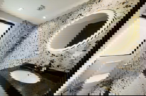 Photo 16 - The 2bdr Radiant Residence 5 min to Airport