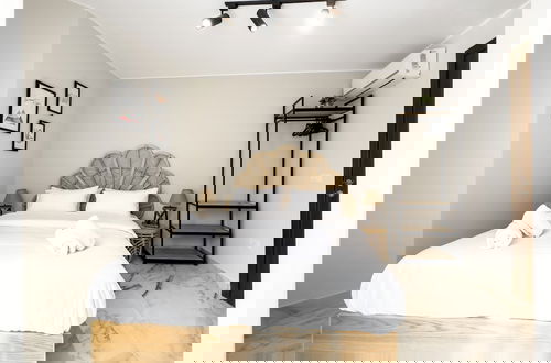 Photo 3 - The 2bdr Radiant Residence 5 min to Airport