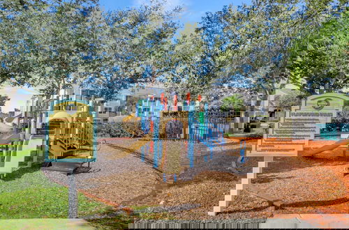 Foto 61 - Luxury Pool Home 3 Miles From Disney More