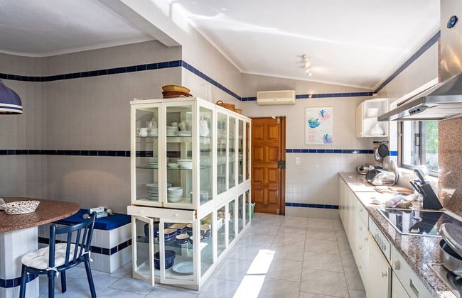 Joana Stunning Villa IS A 10 MIN Walk TO THE BEA - Foto 33