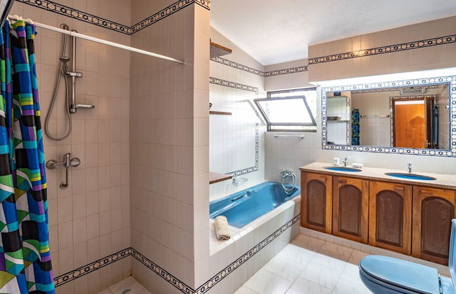 Joana Stunning Villa IS A 10 MIN Walk TO THE BEA - Foto 12