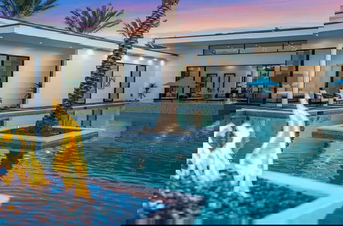 Foto 1 - Sleeps 18 Expansive Villa w/ Pool, Hot Tub, and Firepit Bravo Villa 4 by Avantstay