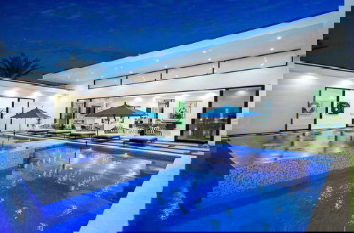 Foto 16 - Sleeps 18 Expansive Villa w/ Pool, Hot Tub, and Firepit Bravo Villa 4 by Avantstay