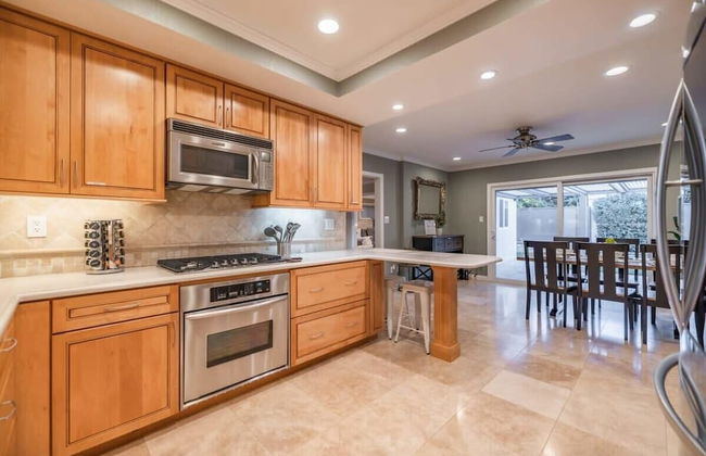 Marbella Lane - Charming 4BR Bungalo for Relaxing Retreat - Foto 20