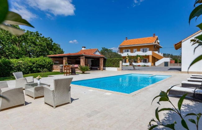 Peaceful Murvica Villa Pool, Garden, and Modern Comfort - Foto 19