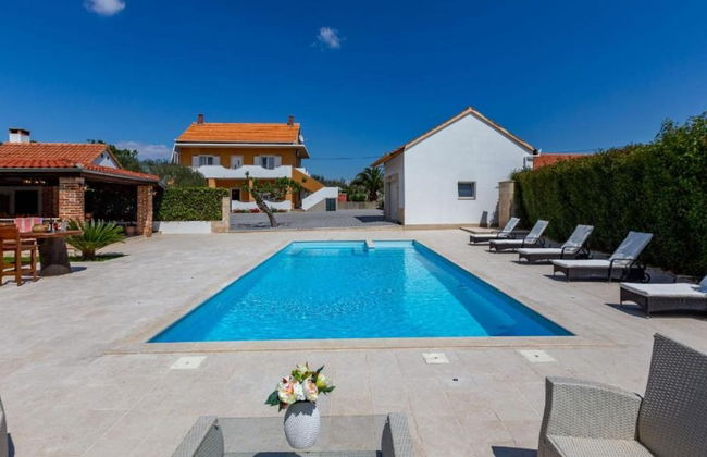 Peaceful Murvica Villa Pool, Garden, and Modern Comfort - Foto 22