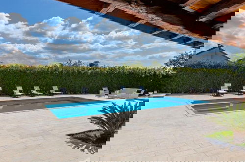 Foto 23 - Peaceful Murvica Villa Pool, Garden, and Modern Comfort