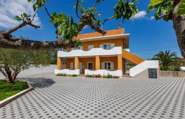 Peaceful Murvica Villa Pool, Garden, and Modern Comfort - Foto 29
