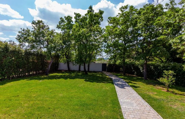 Peaceful Murvica Villa Pool, Garden, and Modern Comfort - Foto 25