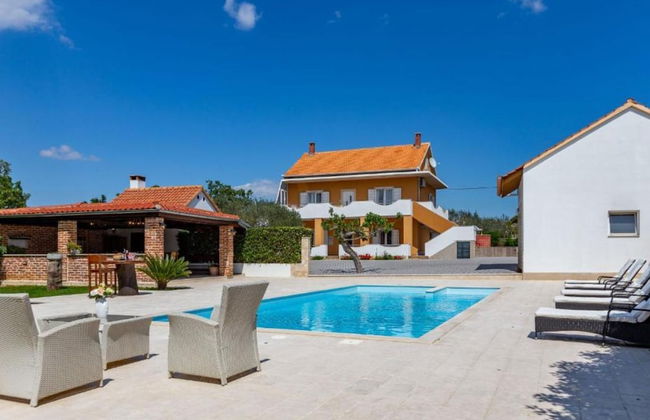 Peaceful Murvica Villa Pool, Garden, and Modern Comfort - Foto 21