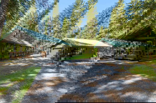 Photo 16 - Glen Lake Cabin in the Woods