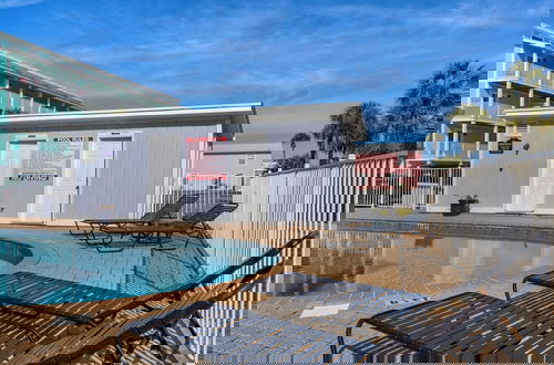 Foto 19 - Sand Castles West A4: Steps to Beach, Pools, Private Balcony & More!