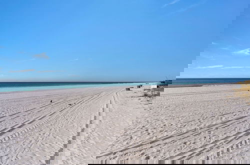 Foto 31 - Sand Castles West A4: Steps to Beach, Pools, Private Balcony & More!