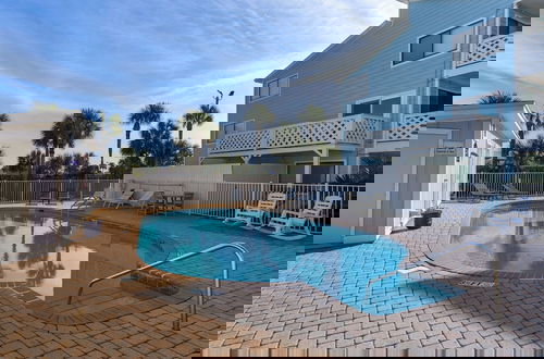 Foto 17 - Sand Castles West A4: Steps to Beach, Pools, Private Balcony & More!
