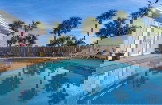 Foto 1 - Sand Castles West A4: Steps to Beach, Pools, Private Balcony & More!