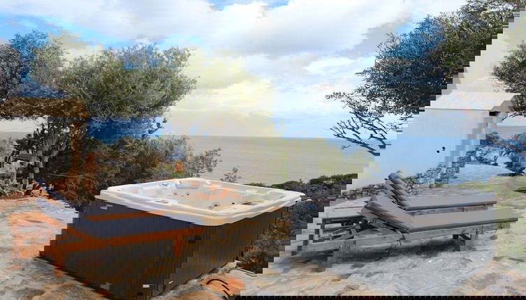 Foto 1 - Villa Rouvis With Outdoor Hot Tub