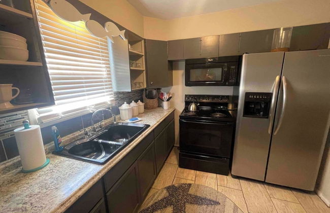 1BR Apartment in Historic Galveston - Photo 12