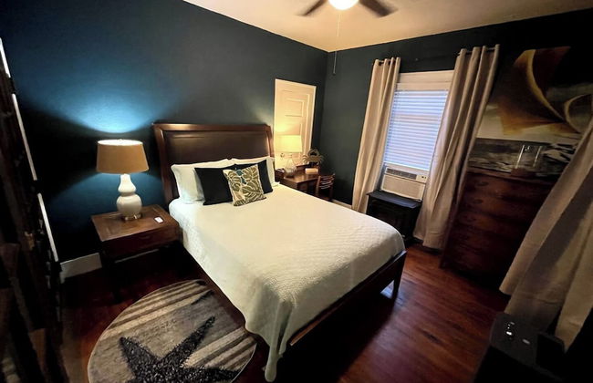 1BR Apartment in Historic Galveston - Photo 4