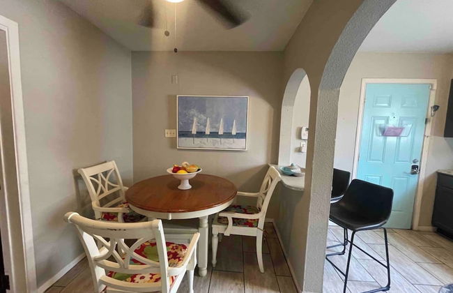 1BR Apartment in Historic Galveston - Photo 9