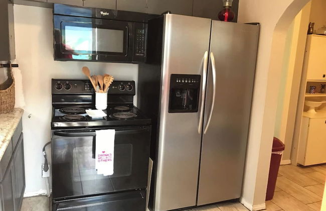 1BR Apartment in Historic Galveston - Photo 10