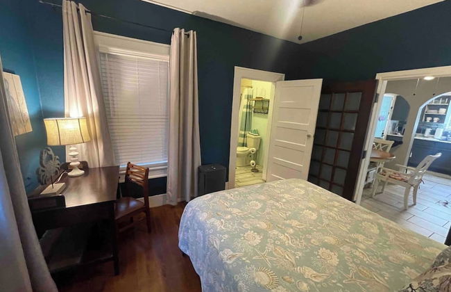 1BR Apartment in Historic Galveston - Photo 3