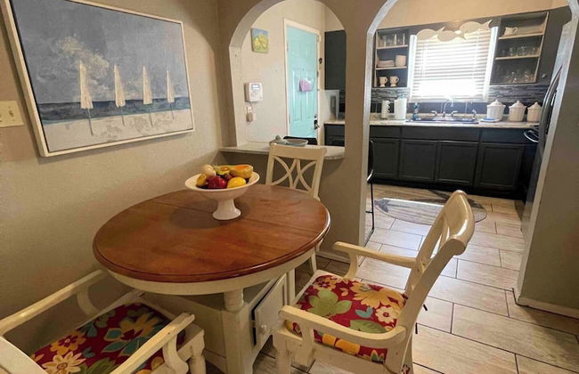 1BR Apartment in Historic Galveston - Photo 5