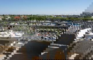 Foto 1 - Bright Apartment Close to the Beach
