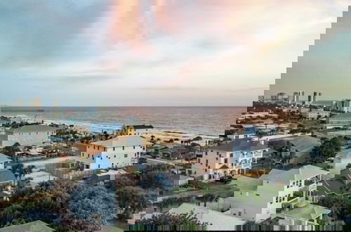 Foto 51 - Modern 5bdr w/ Private Pool, 2 min Walk to the Beach! Montoute by Avantstay