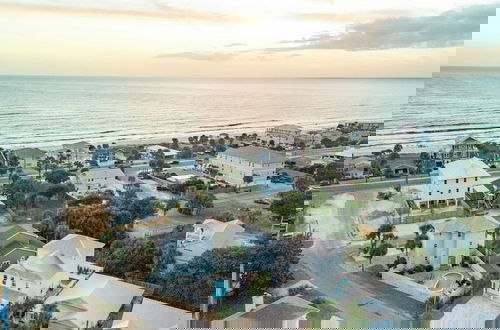 Foto 50 - Modern 5bdr w/ Private Pool, 2 min Walk to the Beach! Montoute by Avantstay