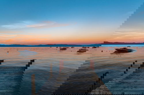 Photo 45 - Lakefront Haven by Avantstay Minutes to Ski Resorts Private Dock Boat