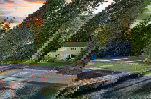 Photo 47 - Lakefront Haven by Avantstay Minutes to Ski Resorts Private Dock Boat