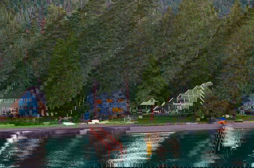 Photo 52 - Lakefront Haven by Avantstay Minutes to Ski Resorts Private Dock Boat