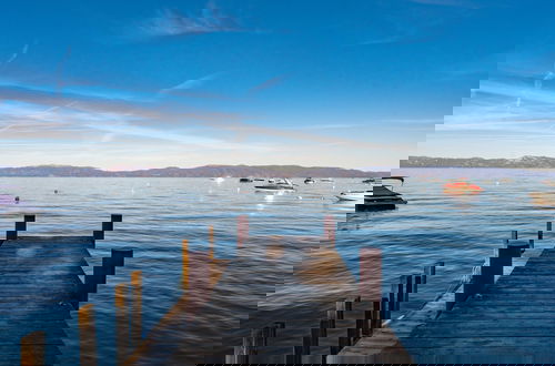 Photo 41 - Lakefront Haven by Avantstay Minutes to Ski Resorts Private Dock Boat