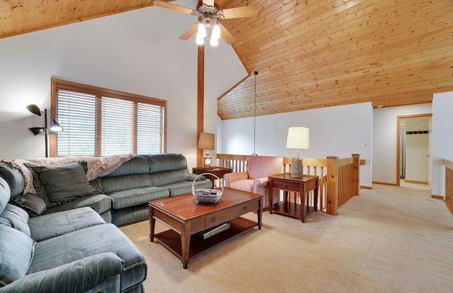 Elk Hollow by Avantstay Lakefront Chalet w Game Room Fire Pit - Foto 28