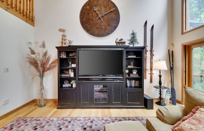 Elk Hollow by Avantstay Lakefront Chalet w Game Room Fire Pit - Foto 12