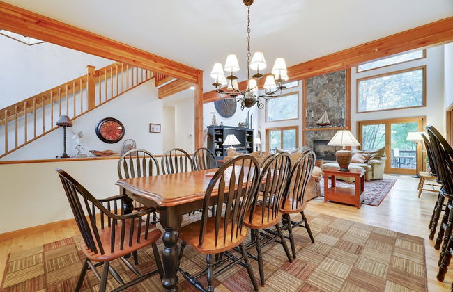 Elk Hollow by Avantstay Lakefront Chalet w Game Room Fire Pit - Foto 18
